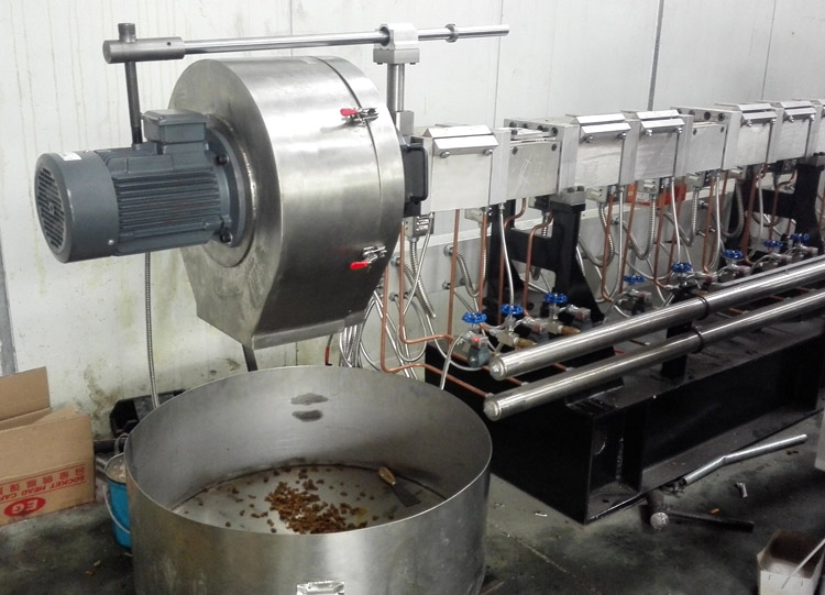 test-running-of-dog-food-extruder.jpg