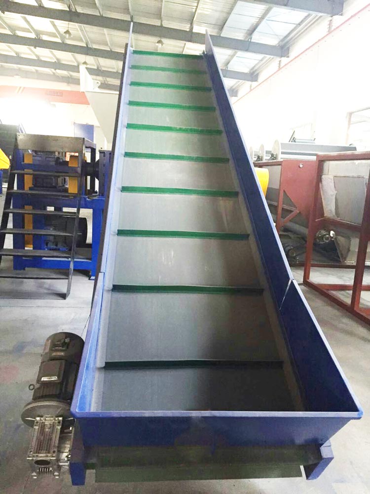 belt-conveyor-for-plastic-feeding