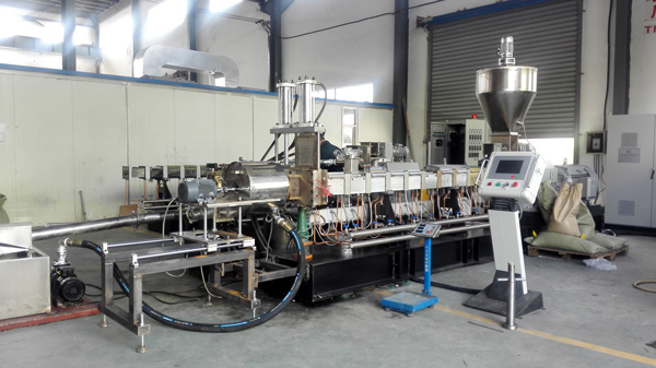 twin-screw-extruder-main-machine