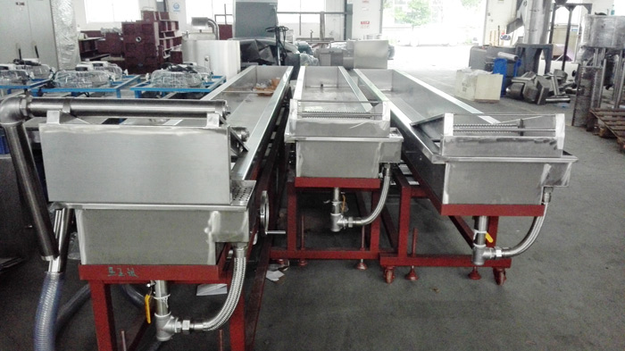 back-side-view-of-extruder-water-trough.jpg