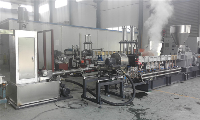 What is the difference between single-screw and twin-screw extruder?