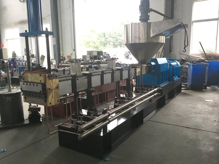 Small Output Twin Screw Extruder for PET Recycle with Big Hopper ...