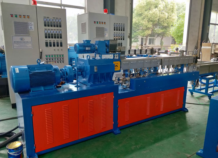 LAB-SCALE-TWIN-SCREW-EXTRUDER