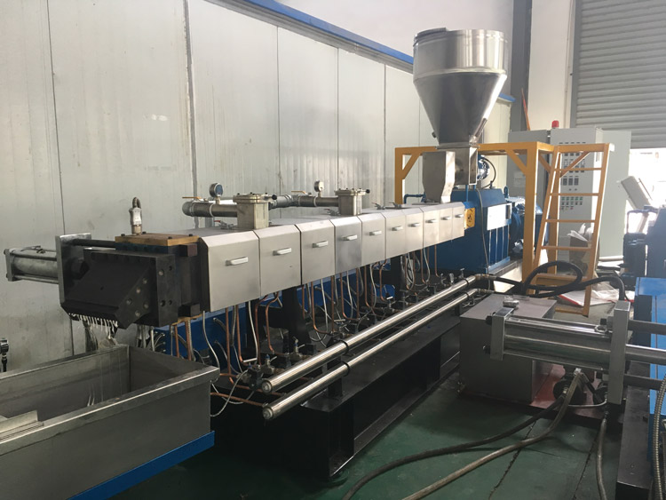 TWIN-SCREW-EXTRUDER