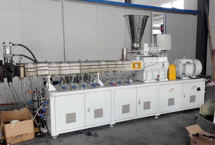 twin-screw-extruder-for-underwater.jpg