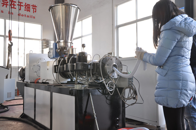 test-running-of-conical-pvc-extruder.jpg