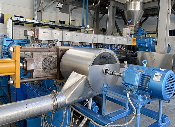 twin screw extruder