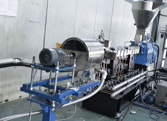 twin screw extruder