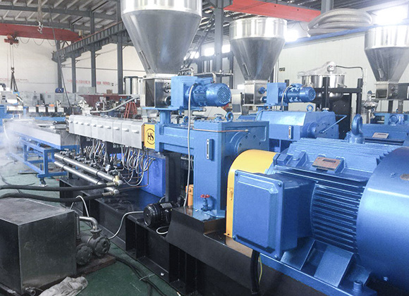 twin screw extruder