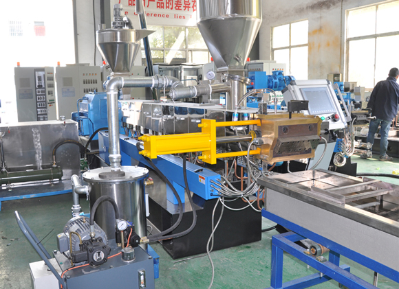 twin screw extruder